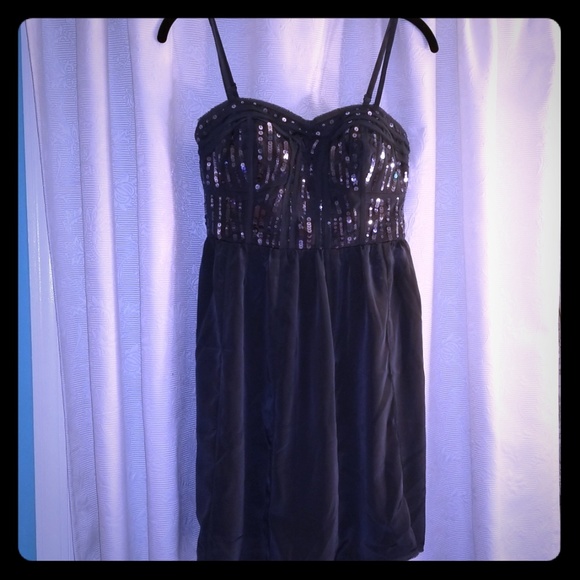 Short party dress - Picture 1 of 3
